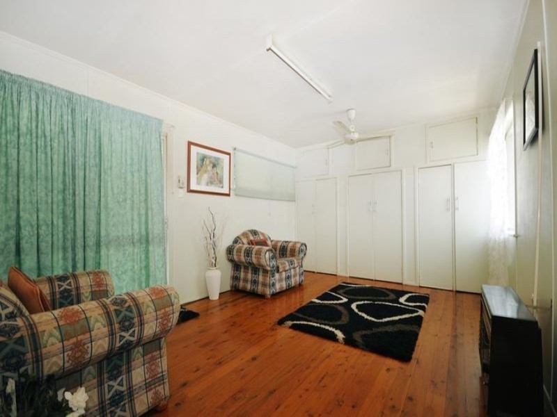 32 Wombyra Street, Newtown QLD 4350