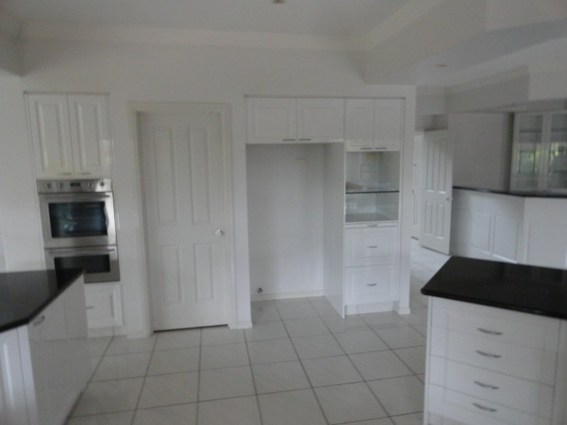 17 Glen Eagles Drive, Middle Ridge QLD 4350