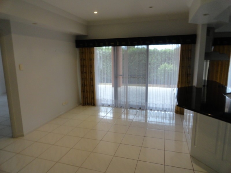 17 Glen Eagles Drive, Middle Ridge QLD 4350