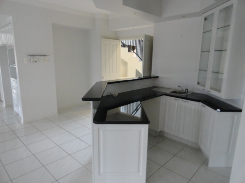 17 Glen Eagles Drive, Middle Ridge QLD 4350