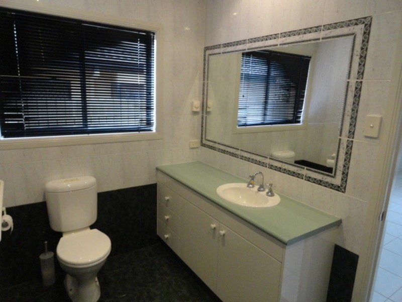 17 Glen Eagles Drive, Middle Ridge QLD 4350