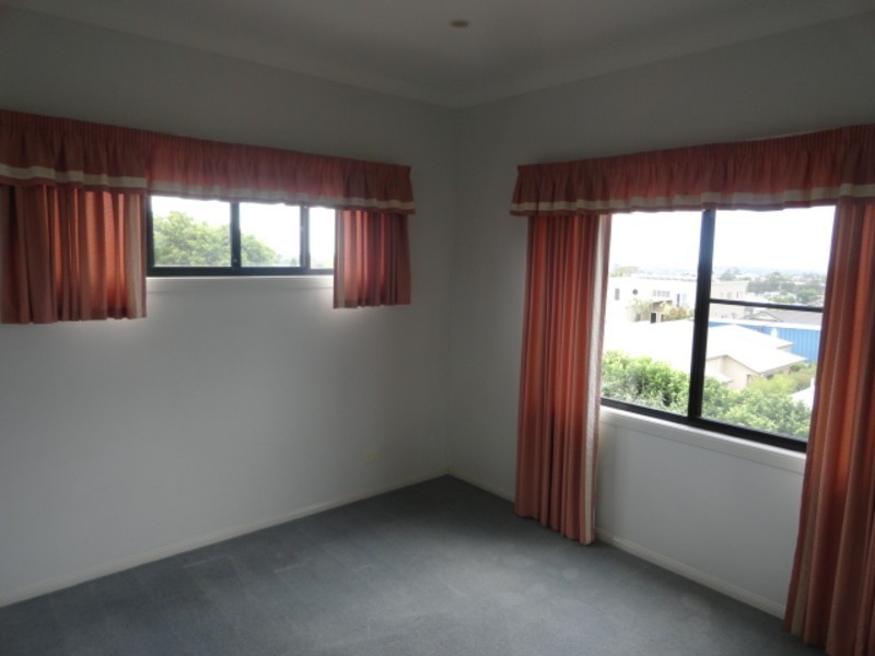 17 Glen Eagles Drive, Middle Ridge QLD 4350