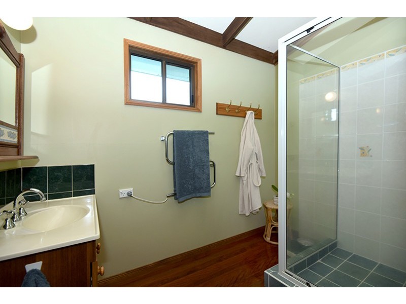 17 Amos Crescent, Mount Lofty QLD 4350