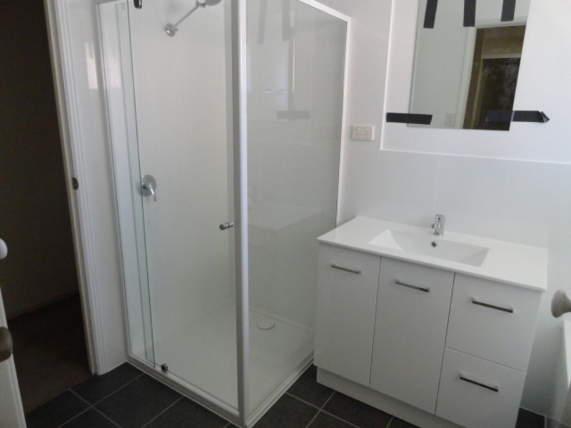 2/5 Beer Court, Kearneys Spring QLD 4350