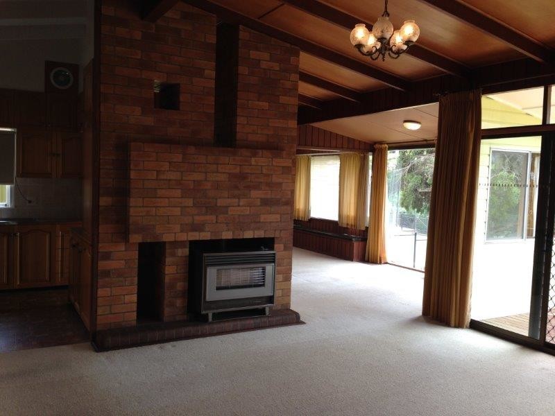 10 Glendower Street, Mount Lofty QLD 4350