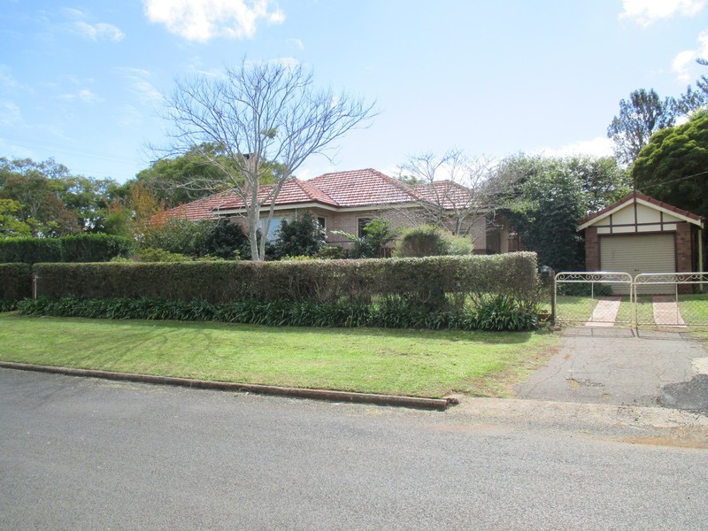 15 Barry Street, Mount Lofty QLD 4350