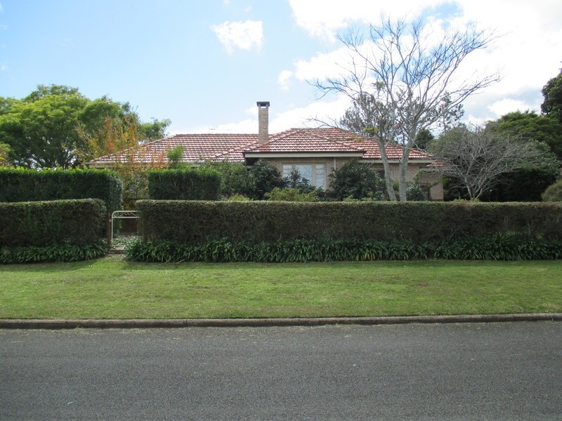 15 Barry Street, Mount Lofty QLD 4350