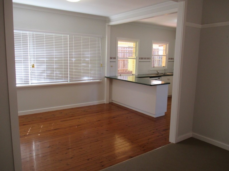 15 Barry Street, Mount Lofty QLD 4350