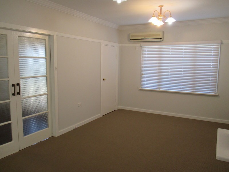 15 Barry Street, Mount Lofty QLD 4350