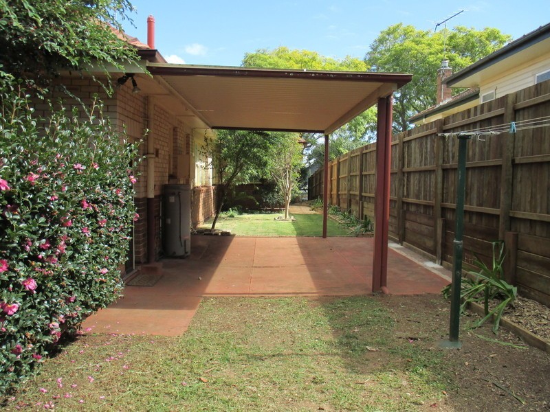 15 Barry Street, Mount Lofty QLD 4350