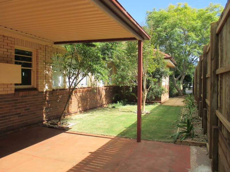 15 Barry Street, Mount Lofty QLD 4350