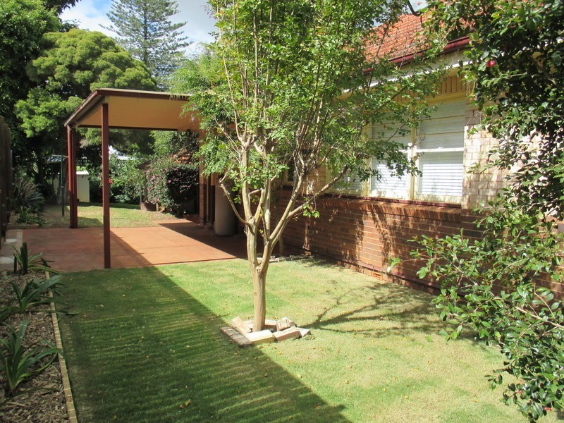 15 Barry Street, Mount Lofty QLD 4350