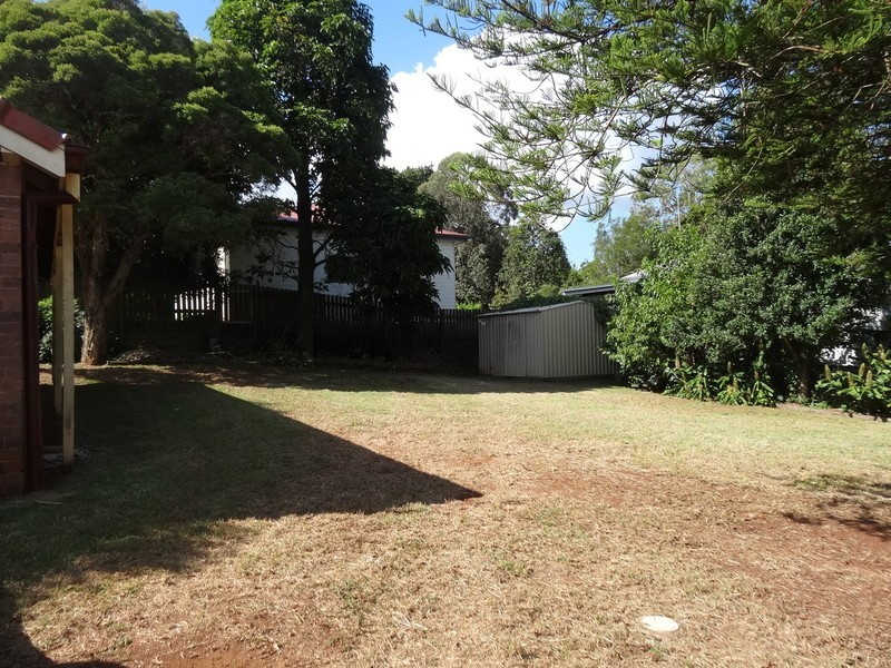 15 Barry Street, Mount Lofty QLD 4350