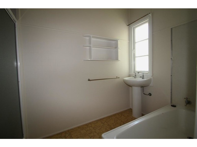 3 Monash Street, Newtown QLD 4350