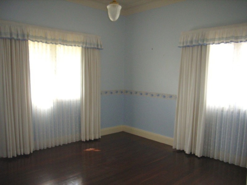 28 Alford Street, Mount Lofty QLD 4350