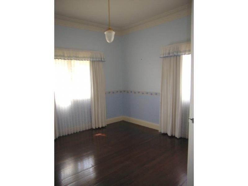 28 Alford Street, Mount Lofty QLD 4350