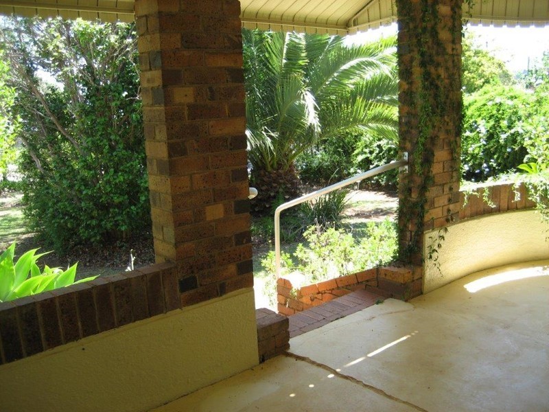 42 Hunter Street, Centenary Heights QLD 4350