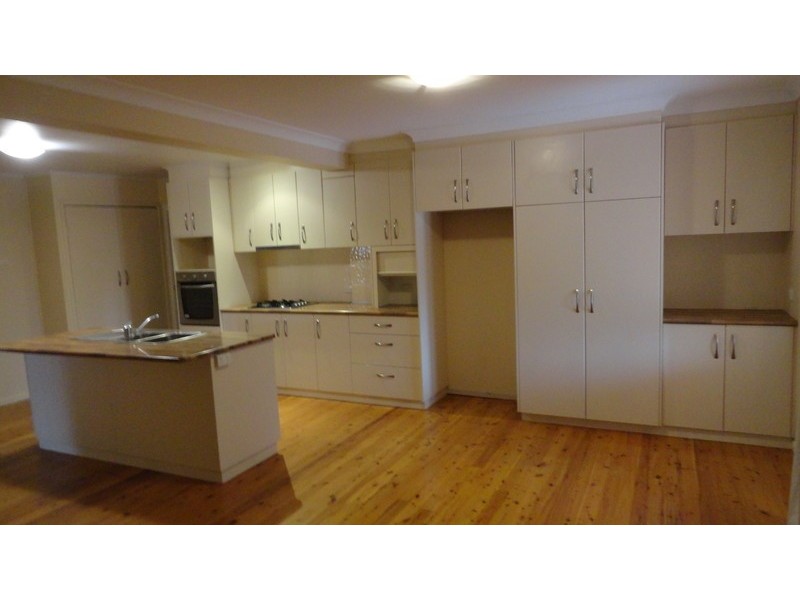 7 Cleary Street, Centenary Heights QLD 4350