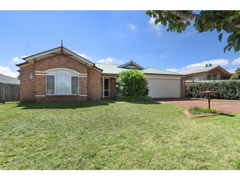 12 Scullin Street, Middle Ridge QLD 4350