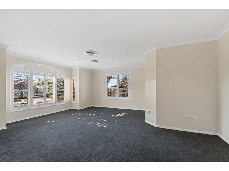 12 Scullin Street, Middle Ridge QLD 4350