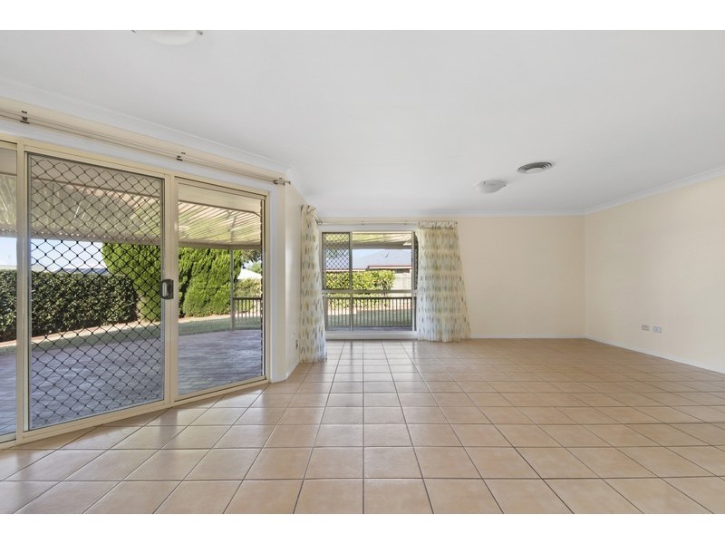 12 Scullin Street, Middle Ridge QLD 4350