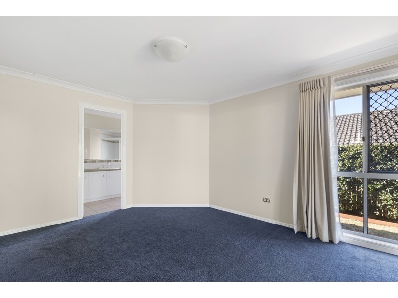 12 Scullin Street, Middle Ridge QLD 4350