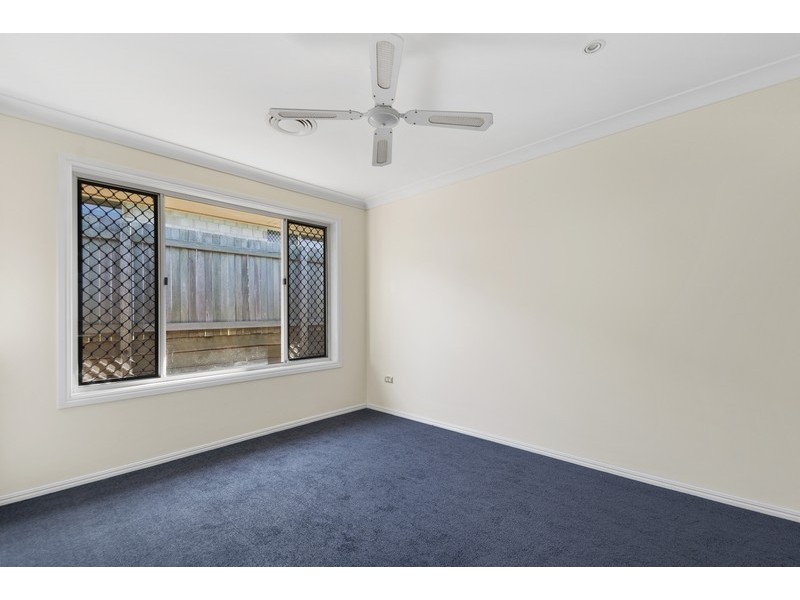 12 Scullin Street, Middle Ridge QLD 4350