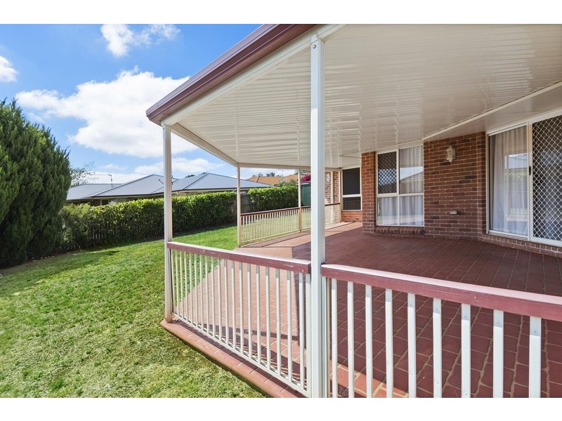 12 Scullin Street, Middle Ridge QLD 4350