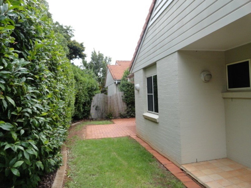 2/310 Mackenzie Street, Rangeville QLD 4350