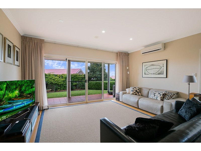 11 Carnation Court, Middle Ridge QLD 4350