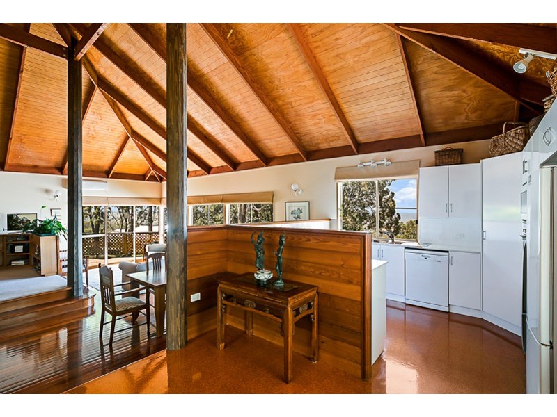 17 Harvey Street, Mount Lofty QLD 4350