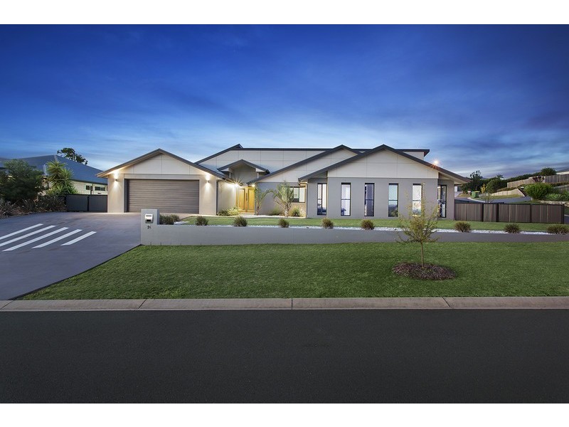 16 Ace Drive, Glenvale QLD 4350