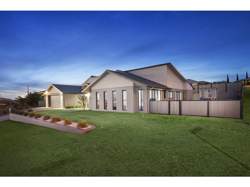 16 Ace Drive, Glenvale QLD 4350