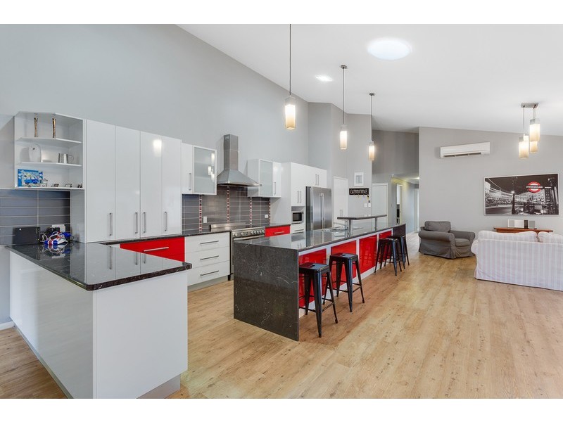16 Ace Drive, Glenvale QLD 4350
