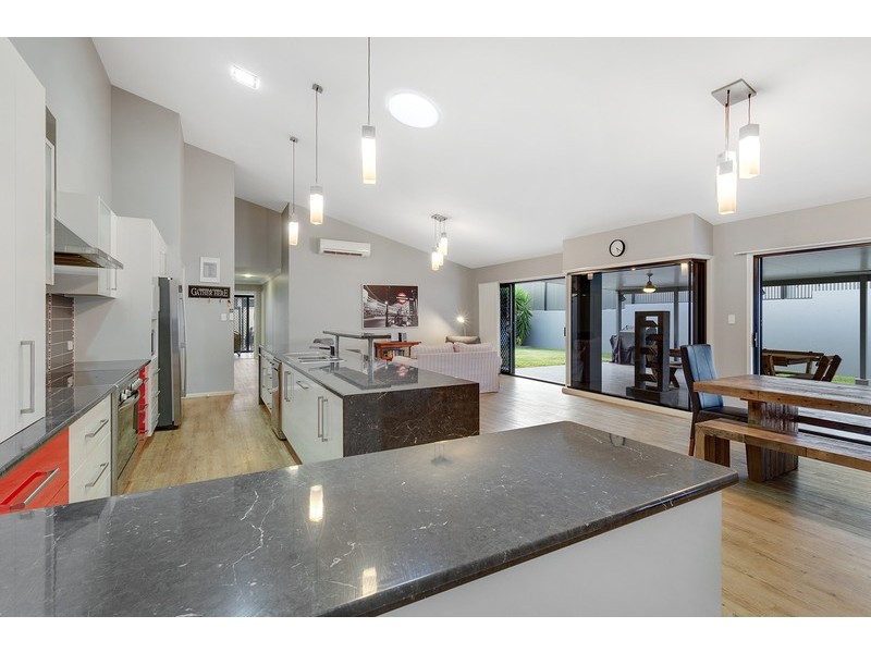 16 Ace Drive, Glenvale QLD 4350