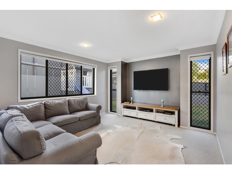 16 Ace Drive, Glenvale QLD 4350