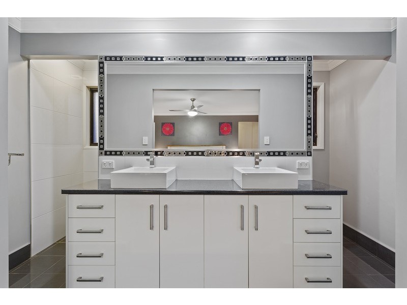 16 Ace Drive, Glenvale QLD 4350