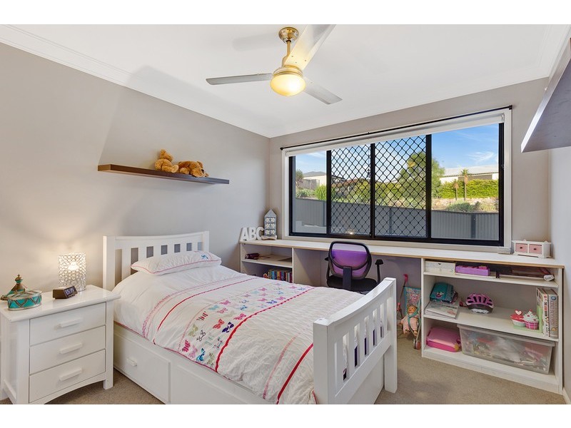 16 Ace Drive, Glenvale QLD 4350