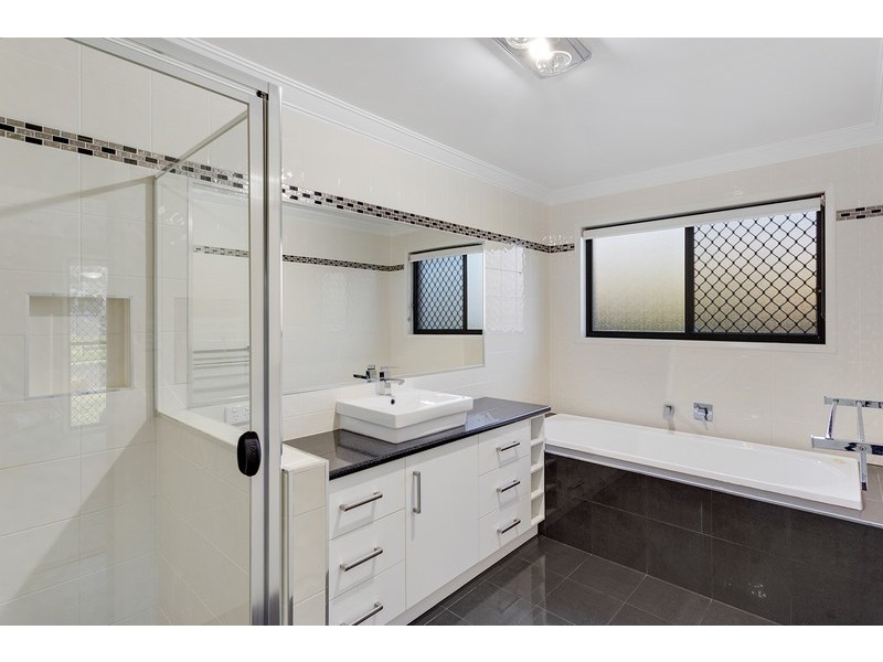 16 Ace Drive, Glenvale QLD 4350
