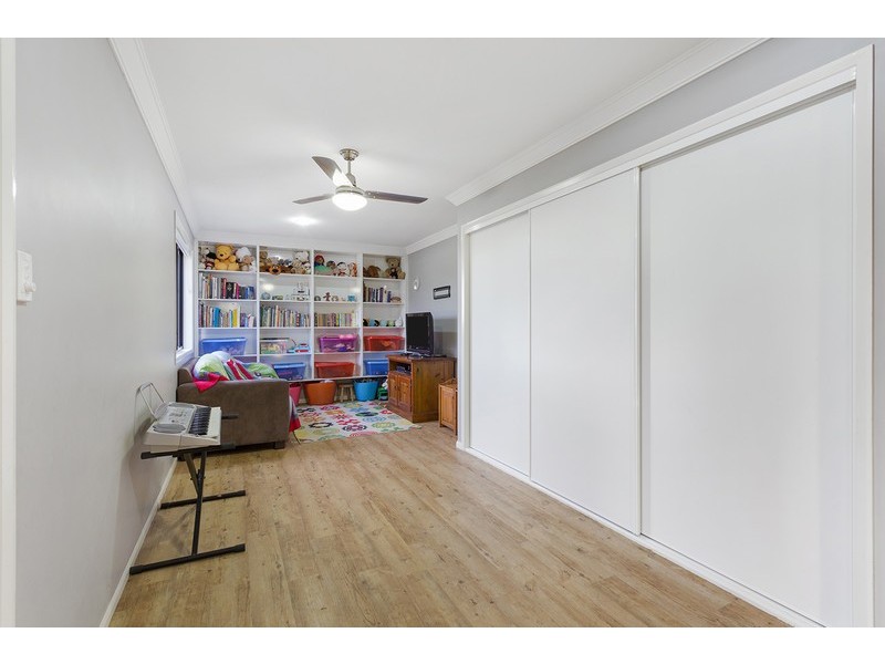 16 Ace Drive, Glenvale QLD 4350