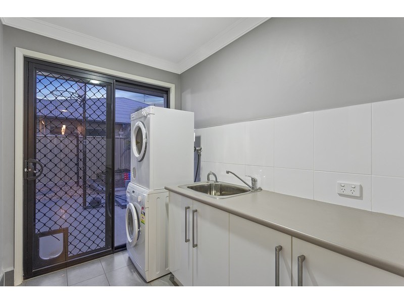 16 Ace Drive, Glenvale QLD 4350