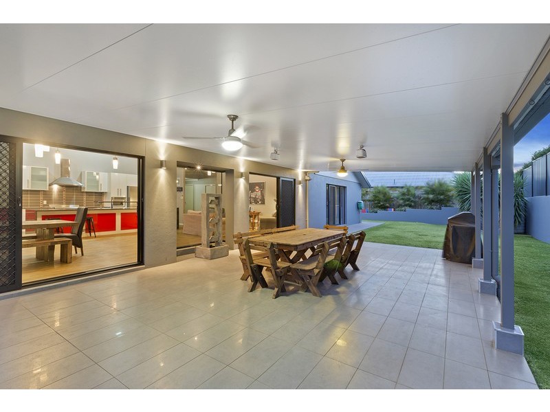 16 Ace Drive, Glenvale QLD 4350