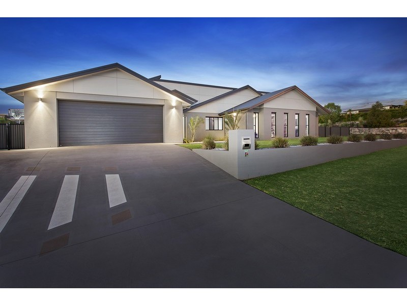 16 Ace Drive, Glenvale QLD 4350