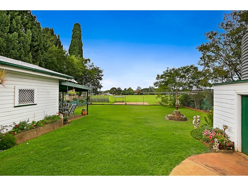 6 Helen Street, Newtown QLD 4350