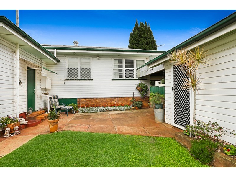 6 Helen Street, Newtown QLD 4350