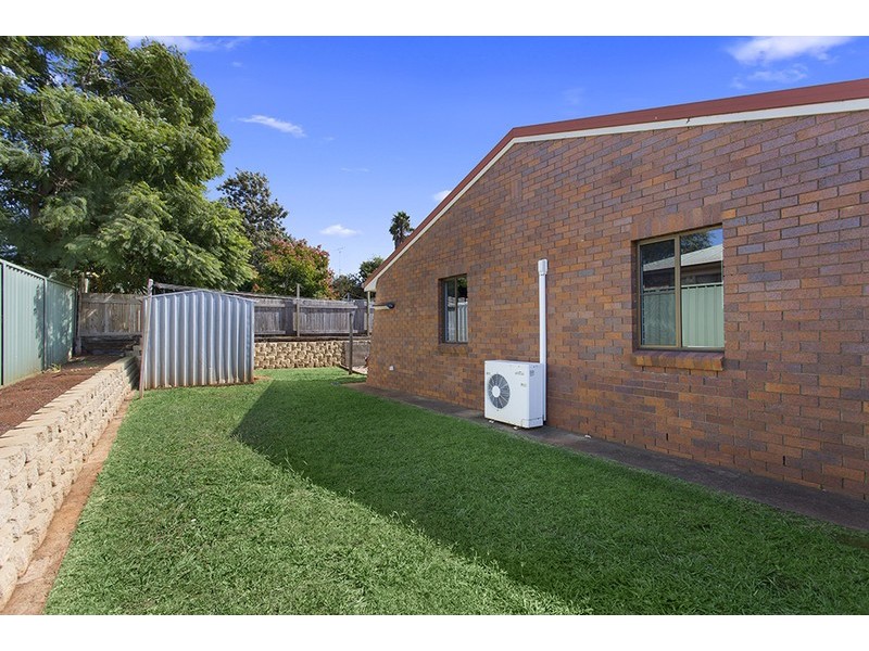 2/25 Lemway Avenue, Kearneys Spring QLD 4350