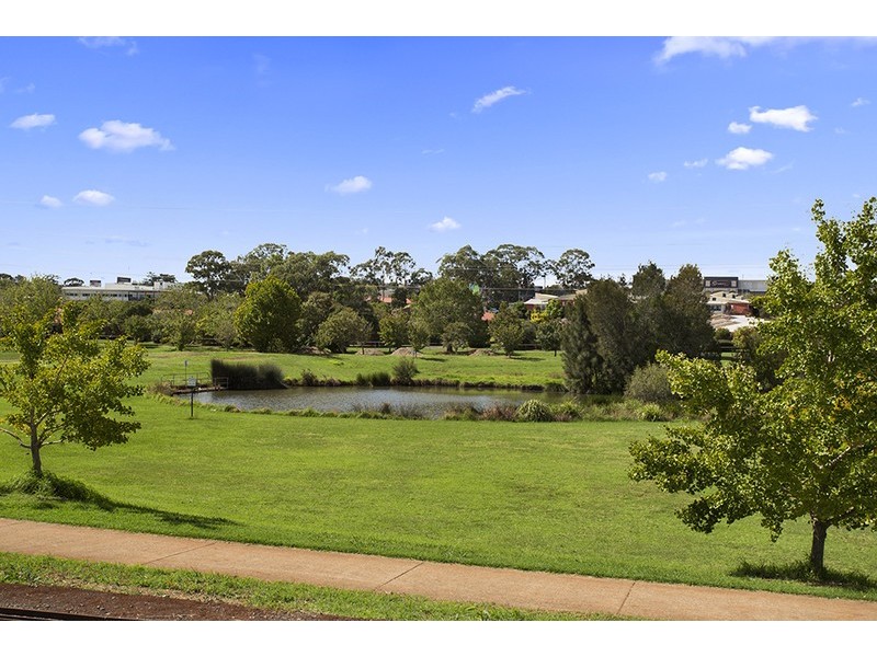 2/25 Lemway Avenue, Kearneys Spring QLD 4350