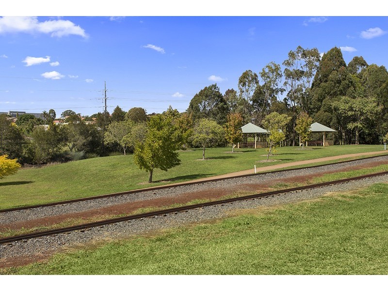 2/25 Lemway Avenue, Kearneys Spring QLD 4350