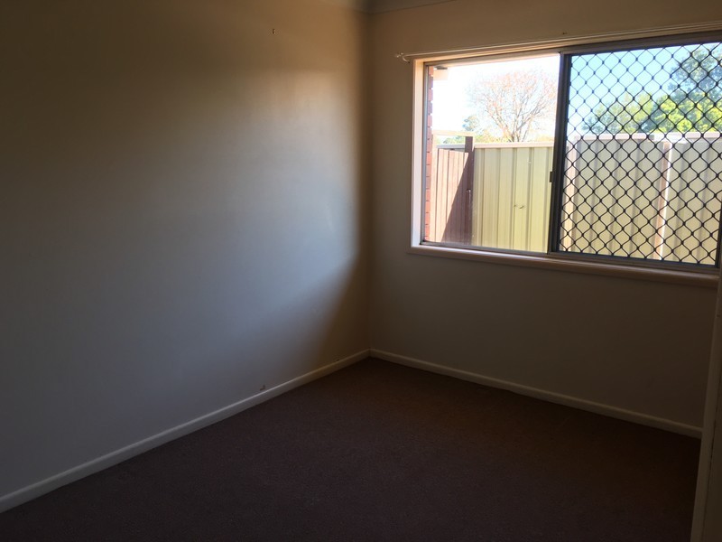 2/352B Bridge Street, Wilsonton QLD 4350