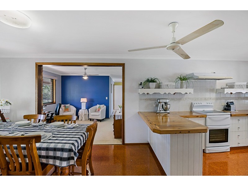 15 Kensington Drive, Withcott QLD 4352